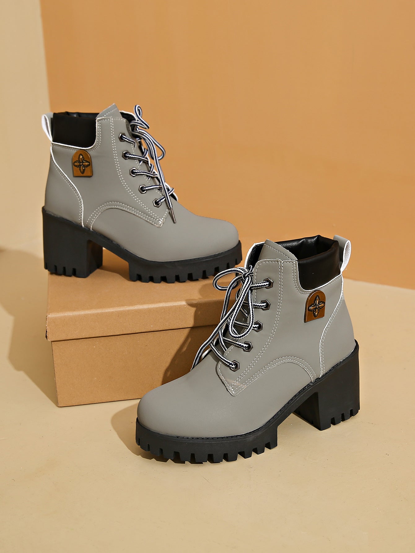 đ„ă35-42ă đąâš2025 Neuheit fĂŒr diesen Herbst: Stiefeletten mit dicken AbsĂ€tzen und KeilabsĂ€tzen â Retro-Modell mit SchnĂŒrsenkeln fĂŒr Damen