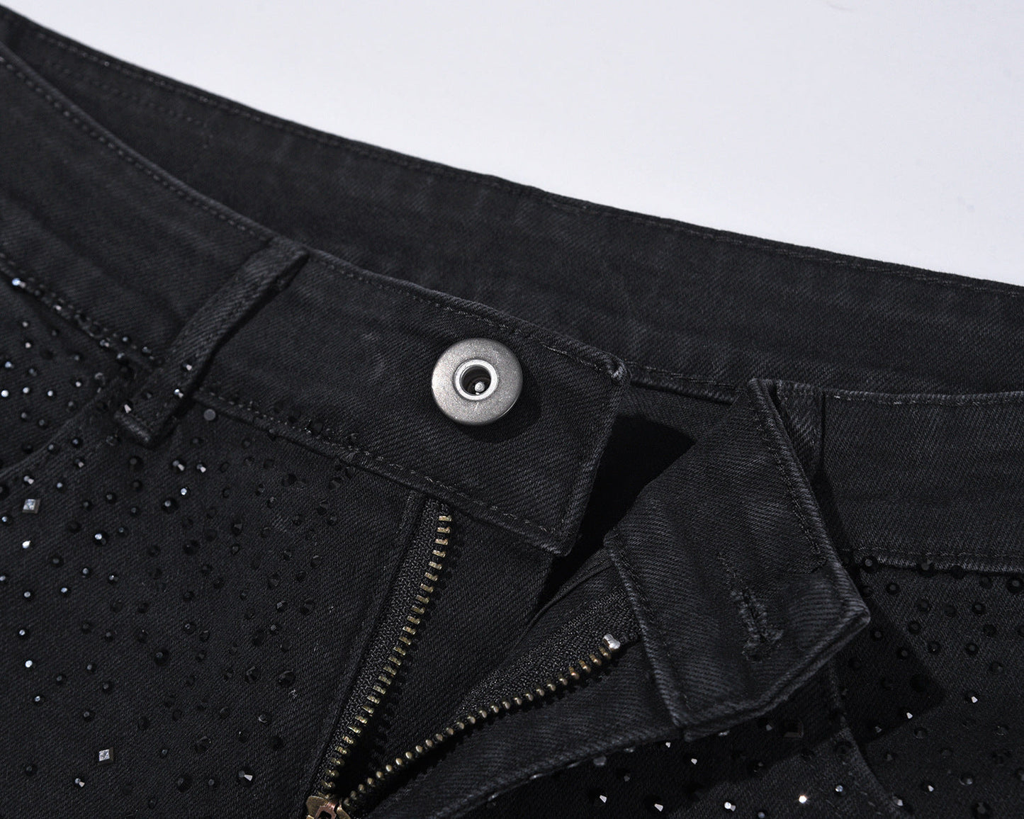 Schwarze Slim-Fit-Jeans mit Strassverzierungen