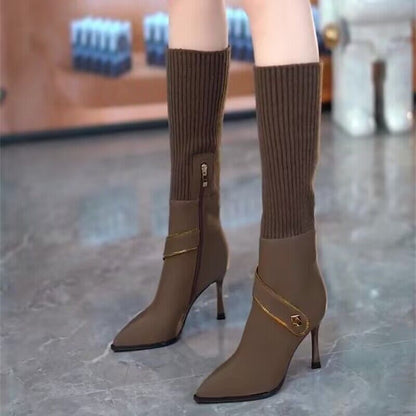 Strickte lange spitze Zehenstiefel gestrickt