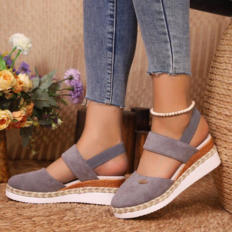 Geschlossene Zehen Riemchensandalen mit niedrigem Keil