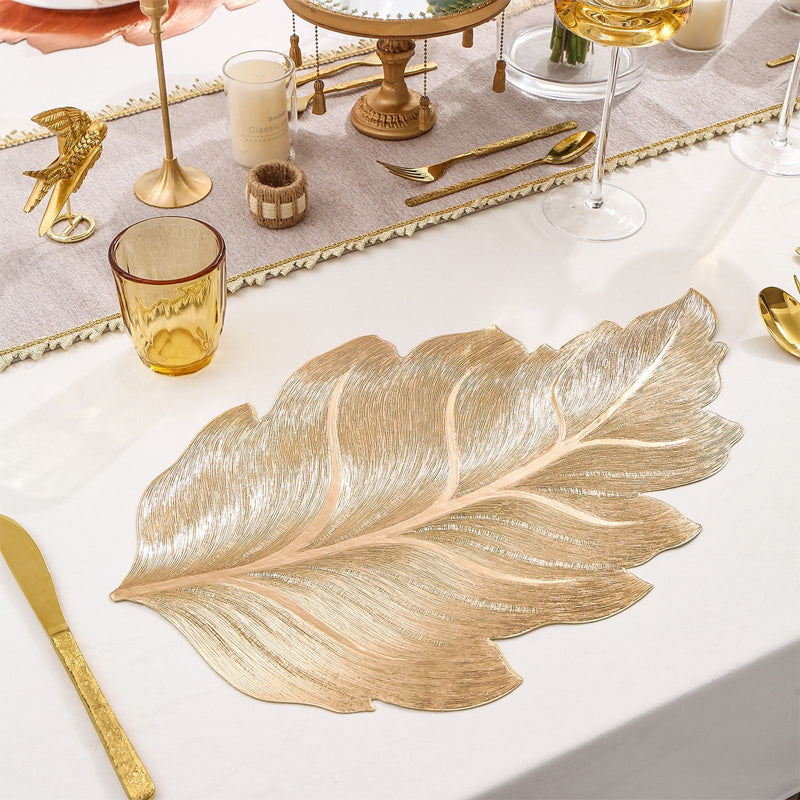 🎉 Neujahrsgeschenk – 50% RABATT!🌟 Goldfarbene 3D-Blatt-Gedeckunterlage – Luxuriöse Tischdekoration + Hitzebeständig + Wasserdicht: Perfekt für Feiern & den täglichen Gebrauch!