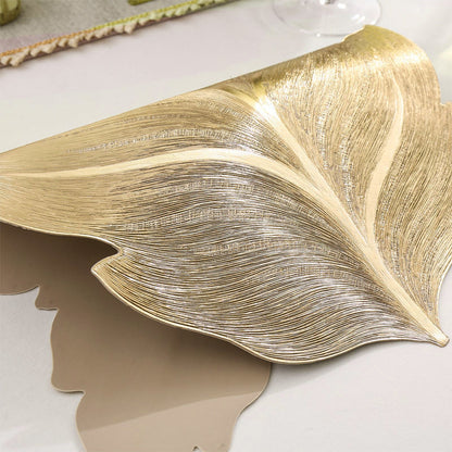 🎉 Neujahrsgeschenk – 50% RABATT!🌟 Goldfarbene 3D-Blatt-Gedeckunterlage – Luxuriöse Tischdekoration + Hitzebeständig + Wasserdicht: Perfekt für Feiern & den täglichen Gebrauch!