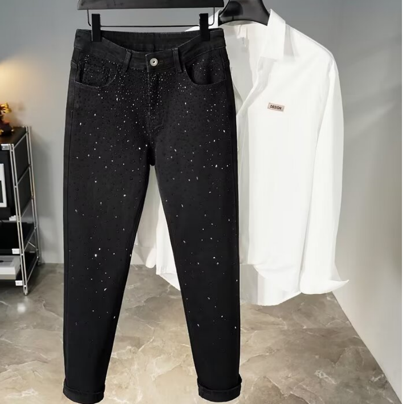 Schwarze Slim-Fit-Jeans mit Strassverzierungen