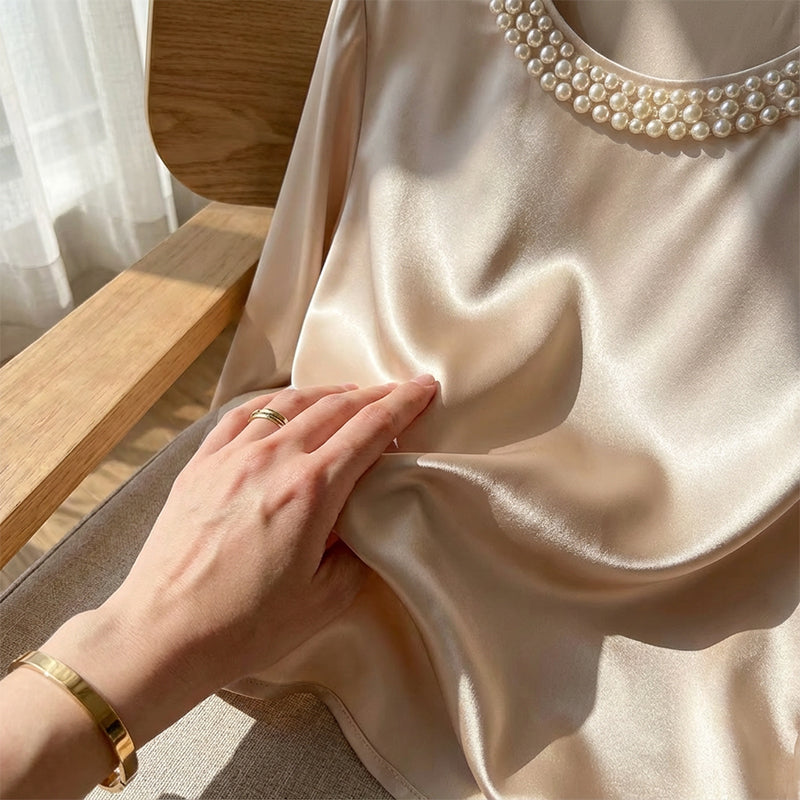💘 Valentinstagsangebot: 50% Rabatt! ✨ Damen-Satin-Bluse mit Perlenkragen: Glänzend & elegant – perfekt für Büro & Abend