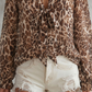 🎁Neuheiten 50 % Rabatt🌸 Leopardenmuster-Top mit V-Ausschnitt und Krawattenkragen – wilder, femininer Charme ⏰